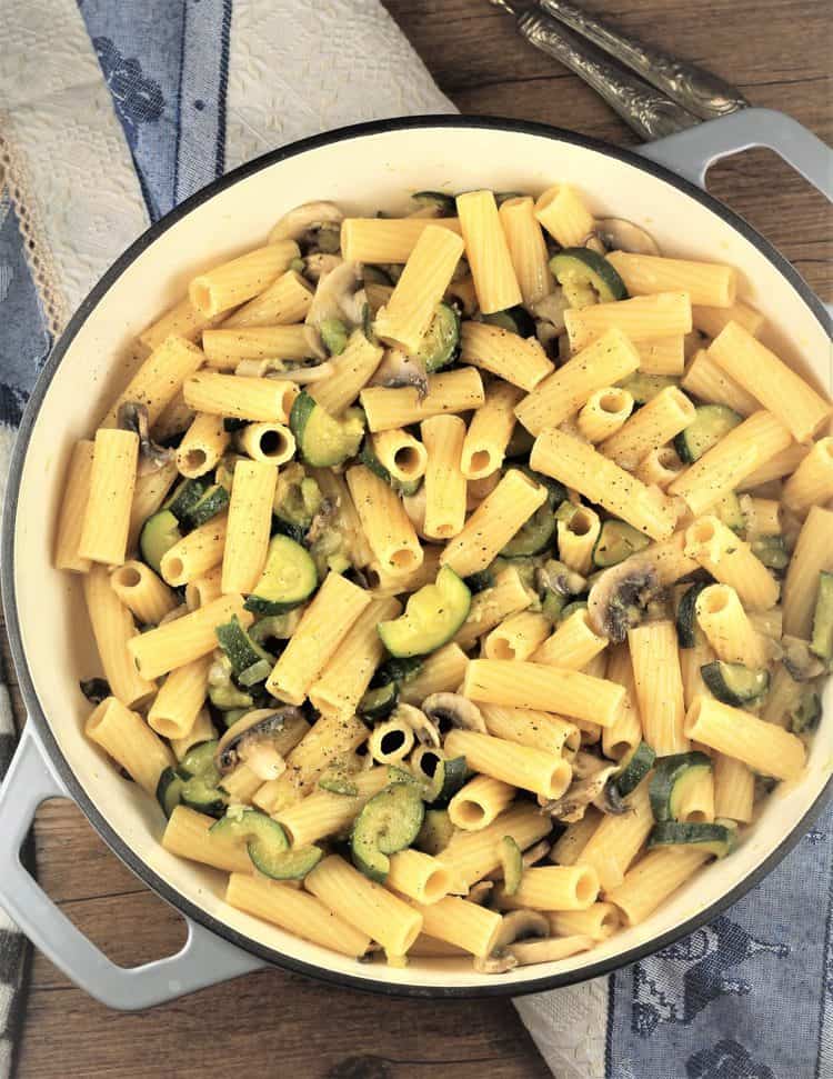 Pasta with Zucchini and Mushrooms - Mangia Bedda
